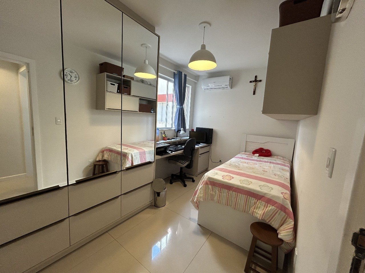 Apartamento semimobiliado, 3 dormitórios, sacada e vaga de garagem