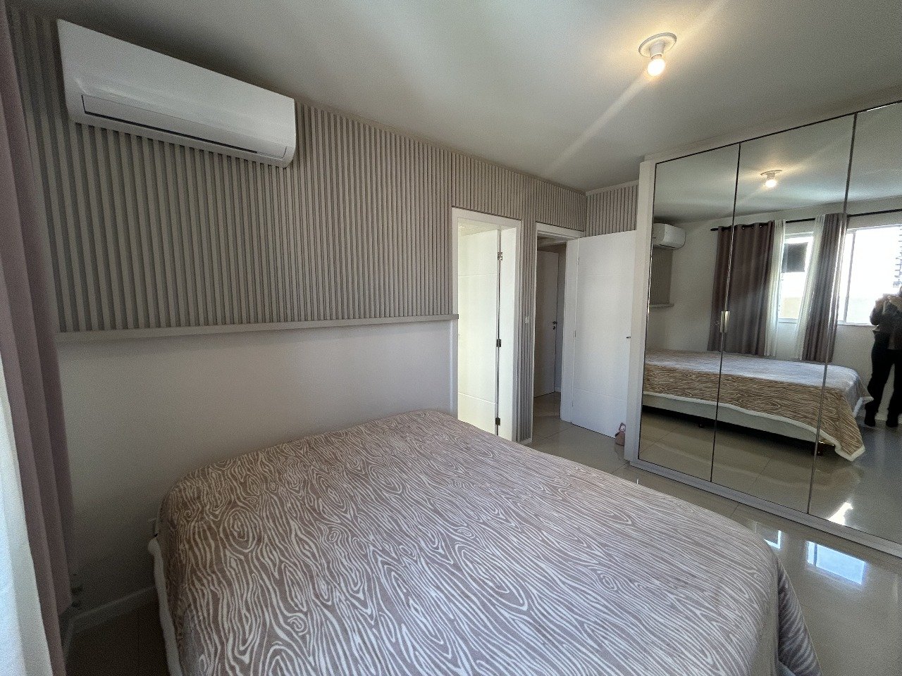 Apartamento semimobiliado, 3 dormitórios, sacada e vaga de garagem