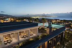 Perspectiva ilustrativa do rooftop ao entardecer com área gourmet, piscina de borda infinita, palmeiras e vista noturna para o mar iluminado — Algae Beach Residence em Cachoeira do Bom Jesus, Florianópolis