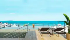 Perspectiva ilustrativa da piscina de borda infinita no rooftop com deck em madeira, espreguiçadeiras e vista para o mar em ângulo diferente — Algarve Residence em Ingleses, Florianópolis