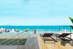 Perspectiva ilustrativa da piscina de borda infinita no rooftop com espreguiçadeiras de madeira escura, planta tropical e vista para o mar azul — Algarve Residence em Ingleses, Florianópolis