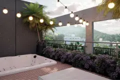 Perspectiva ilustrativa da varanda da cobertura com hidromassagem, deck em madeira, flores roxas, festão de luzes e vista para o morro — Alto Montreal em Trindade, Florianópolis