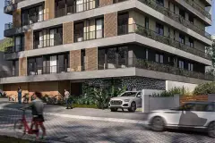 Perspectiva ilustrativa da fachada com acesso à garagem, varandas amadeiradas, jardim com plantas tropicais e ciclista na rua — Alto Montreal em Trindade, Florianópolis