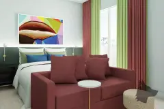 Perspectiva do dormitório com cama de casal, sofá vinho, obra de arte pop colorida, cortinas verdes e janela com vista para a cidade — Art Places em Centro, Florianópolis