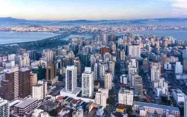 Vista del barrio Bom Abrigo en Florianópolis para comprar un inmueble sobre plano