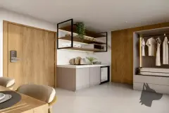 Perspectiva do studio com kitchenette de prateleiras abertas iluminadas, bancada de mármore, minigeladeira e closet aberto ao lado — At One Jurerê Studios em Jurerê, Florianópolis