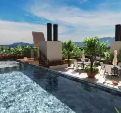 Perspectiva do rooftop com piscina de pedra escura, deck, mesas, guarda-sóis e vista para os morros, ângulo alternativo — Aura Residence em Capoeiras, Florianópolis