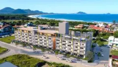 Vista aérea do Barra 4 Club Residence com a Barra da Lagoa e o oceano Atlântico ao fundo — Barra 4 Club Residence em Barra da Lagoa, Florianópolis