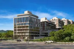 Perspectiva do bloco comercial envidraçado do Bellomonte e bloco residencial ao fundo com pessoas na calçada — Bellomonte Residence em Ingleses, Florianópolis