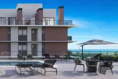 Área da piscina no rooftop com espreguiçadeiras, cadeiras e fachada do edifício ao fundo — Bellomonte Residence em Ingleses, Florianópolis