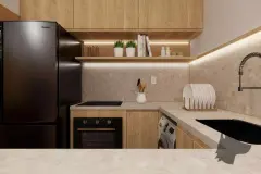 Cozinha em L com armários em madeira natural, bancada em mármore, forno embutido e máquina de lavar — Beriyth Residence em Cachoeira do Bom Jesus, Florianópolis