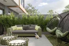 Garden privativo com sofá cinza, poltrona suspensa verde, mesa bistrô e bambuzeiro ao fundo — BG Connect Canas em Canasvieiras, Florianópolis