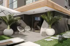 Terraço privativo com duas poltronas brancas Acapulco, vasos com palmeiras e jardim gramado — BG Connect Canas em Canasvieiras, Florianópolis