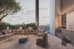 Coworking com bancada longa, cadeiras executivas, geladeira de bebidas, luminária e varanda ao fundo — Brizz Smart Stay em Cachoeira do Bom Jesus, Florianópolis