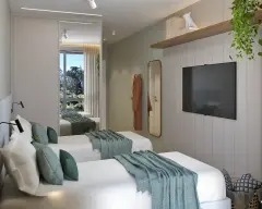 Dormitório com cama de casal, guarda-roupa de canto, espelho oval, TV e janela com jardim — Cacupé 4 Náutico Residence em Cacupé, Florianópolis