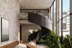 Escada helicoidal preta no lobby do Cais by Nova com parede de textura orgânica, plantas e janelão — Cais by Nova em Centro, Florianópolis