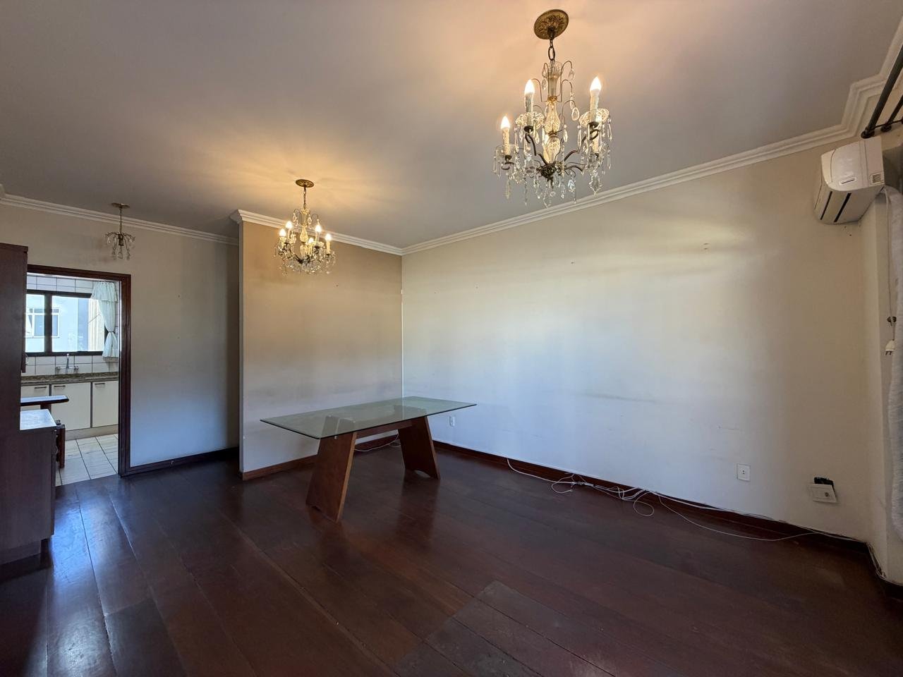 Apartamento com 2 quartos, sacada e 1 vaga de garagem, Centro