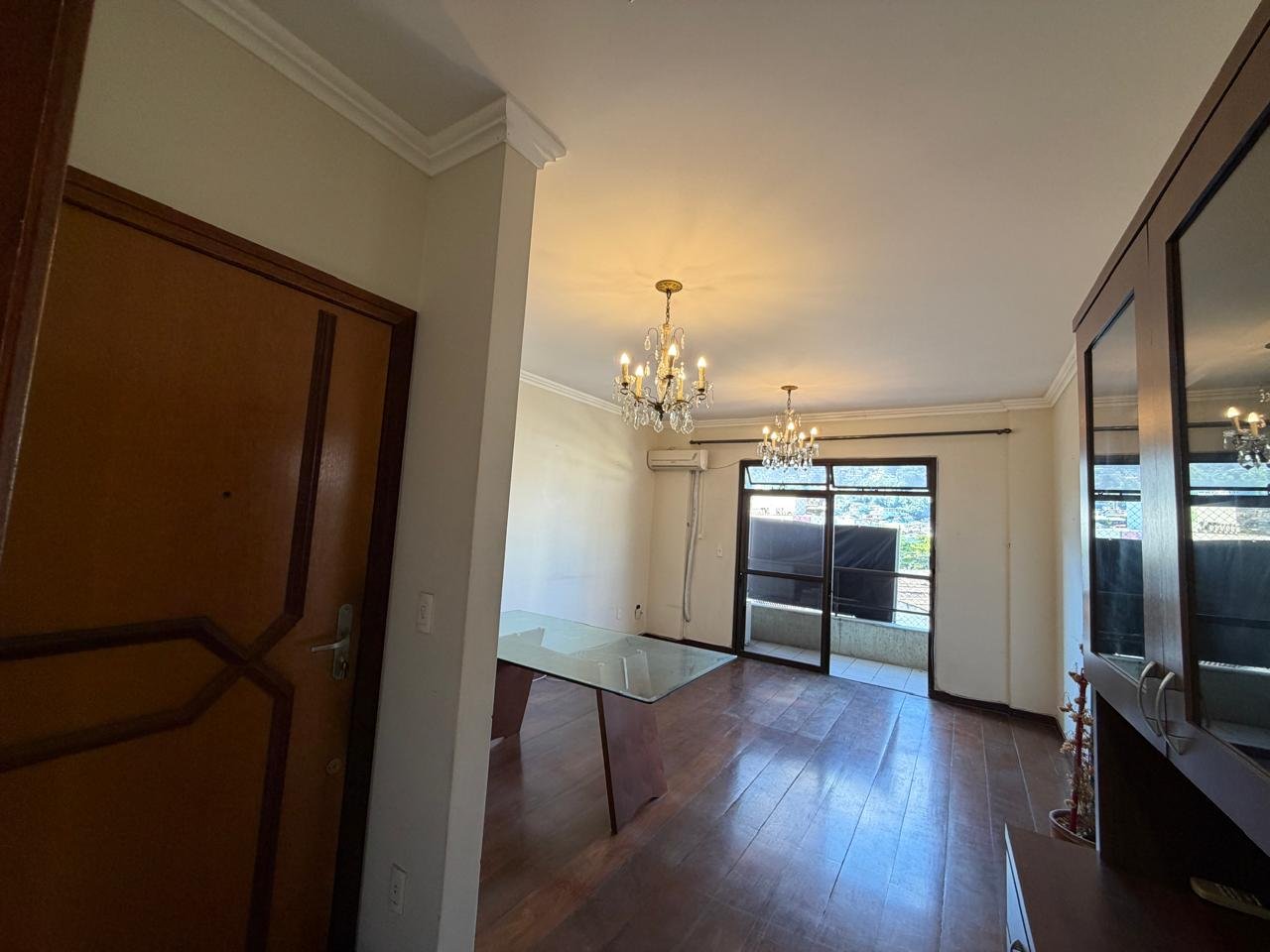 Apartamento com 2 quartos, sacada e 1 vaga de garagem, Centro