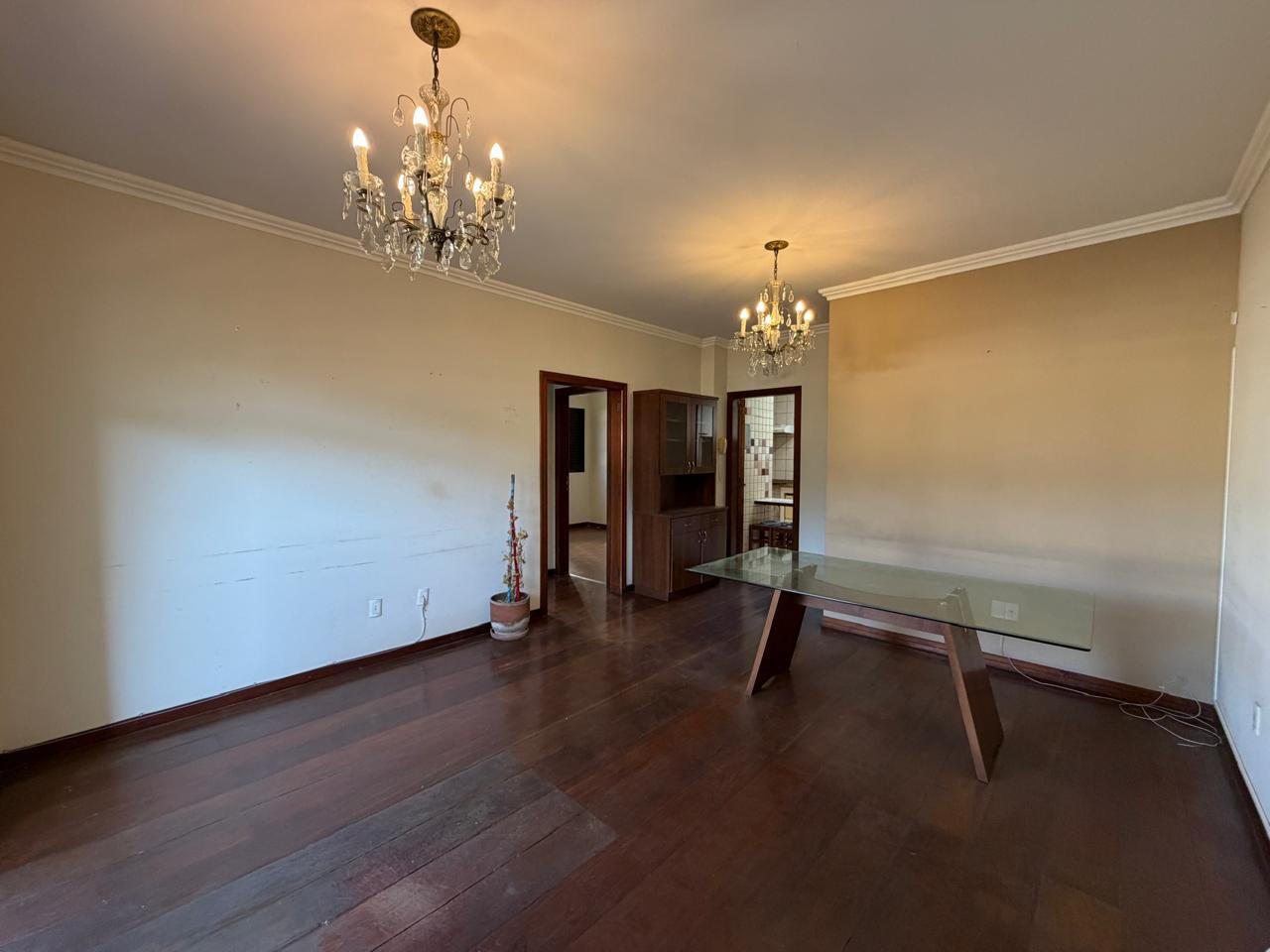 Apartamento com 2 quartos, sacada e 1 vaga de garagem, Centro