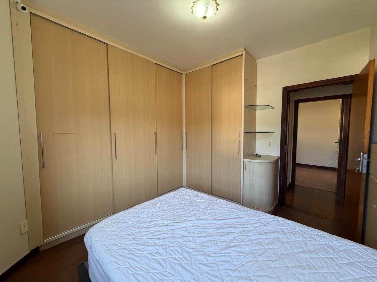 Apartamento com 2 quartos, sacada e 1 vaga de garagem, Centro