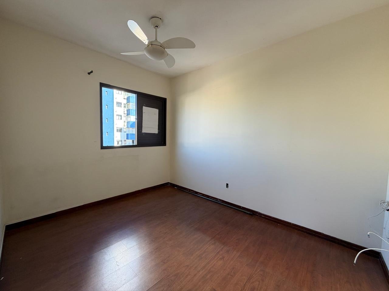 Apartamento com 2 quartos, sacada e 1 vaga de garagem, Centro