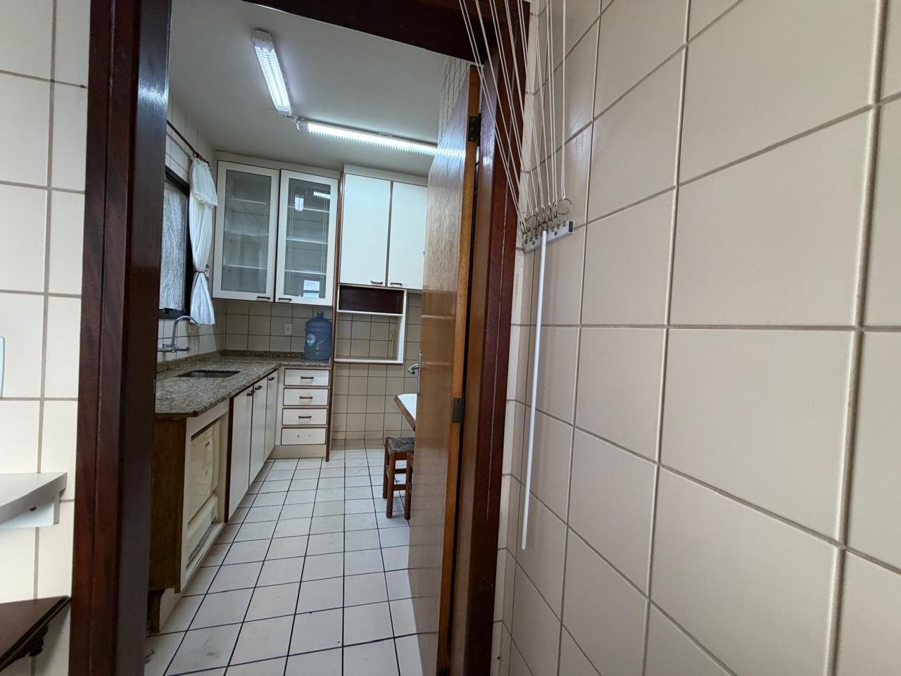Apartamento com 2 quartos, sacada e 1 vaga de garagem, Centro