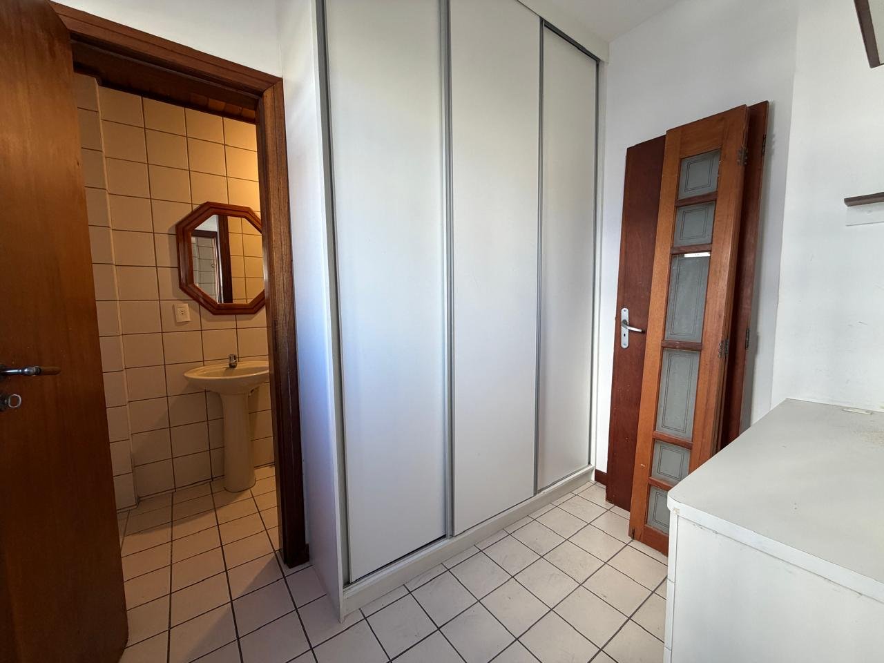 Apartamento com 2 quartos, sacada e 1 vaga de garagem, Centro