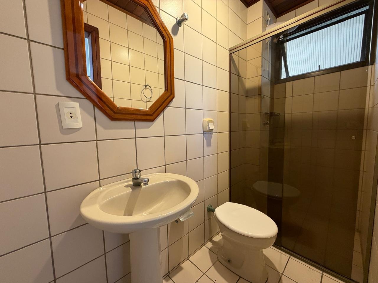Apartamento com 2 quartos, sacada e 1 vaga de garagem, Centro