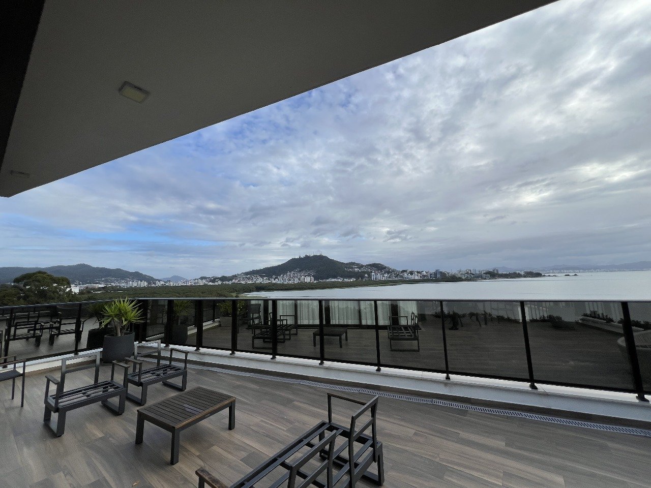 Apartamento com vista para o mar, 100% mobiliado