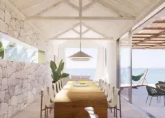Perspectiva ilustrativa do salão gourmet com mesa de madeira para 12 lugares e vista para área externa com rede e mar ao fundo — D/Season Residence Club em João Paulo, Florianópolis