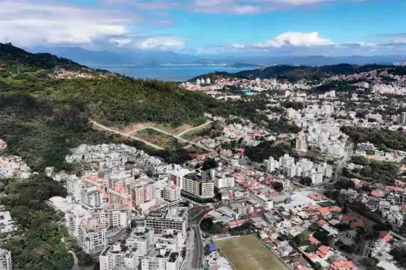 Vista del barrio Córrego Grande en Florianópolis para comprar un inmueble sobre plano