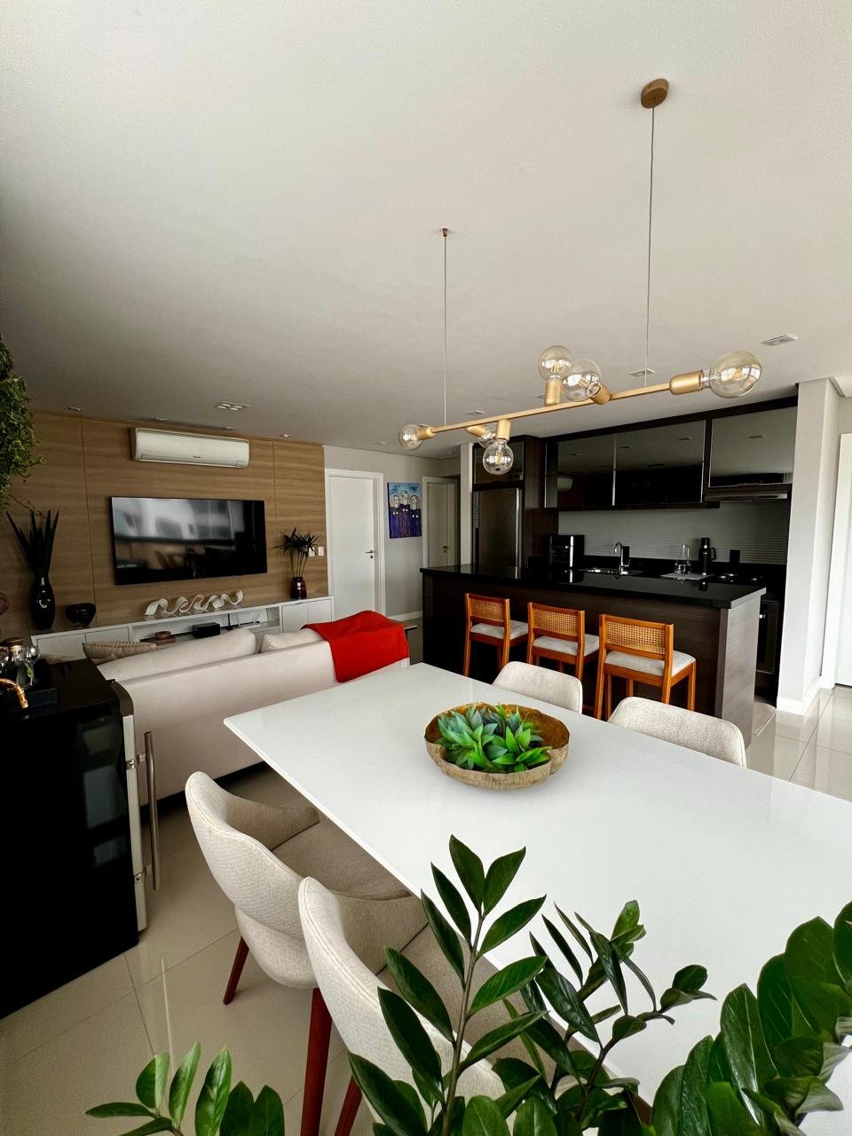 Apartamento semimobiliado no Estreito