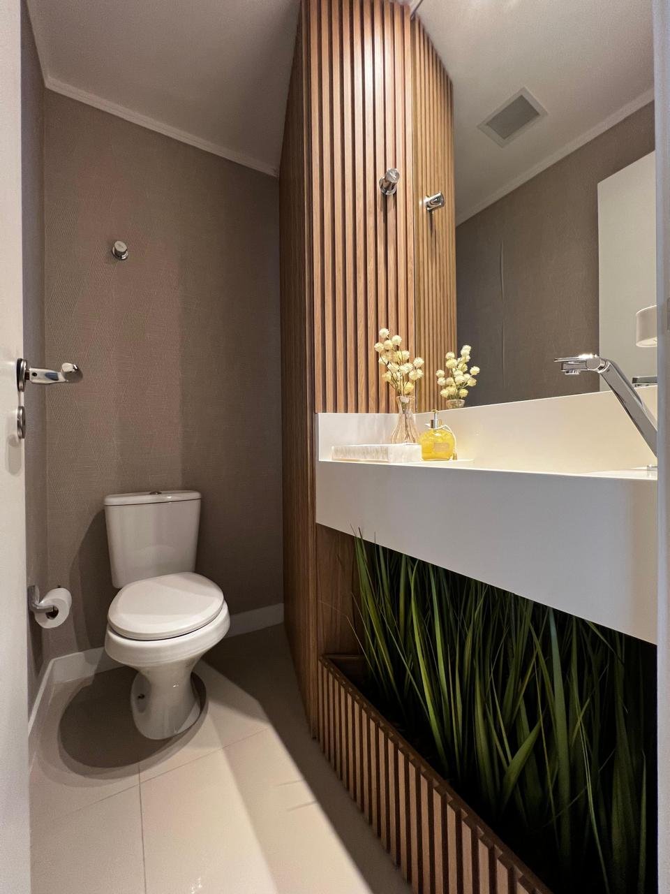 Apartamento semimobiliado no Estreito
