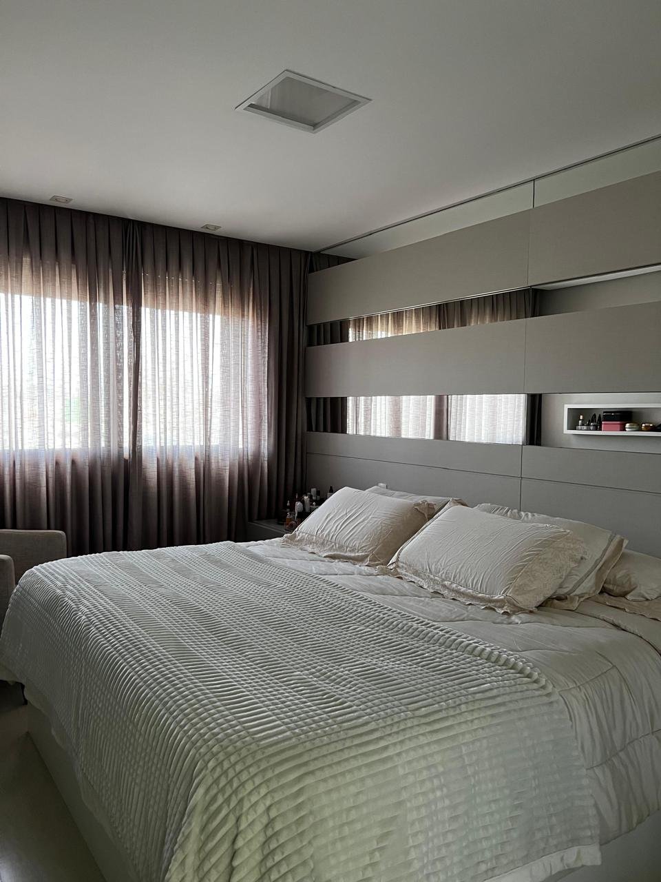 Apartamento semimobiliado no Estreito