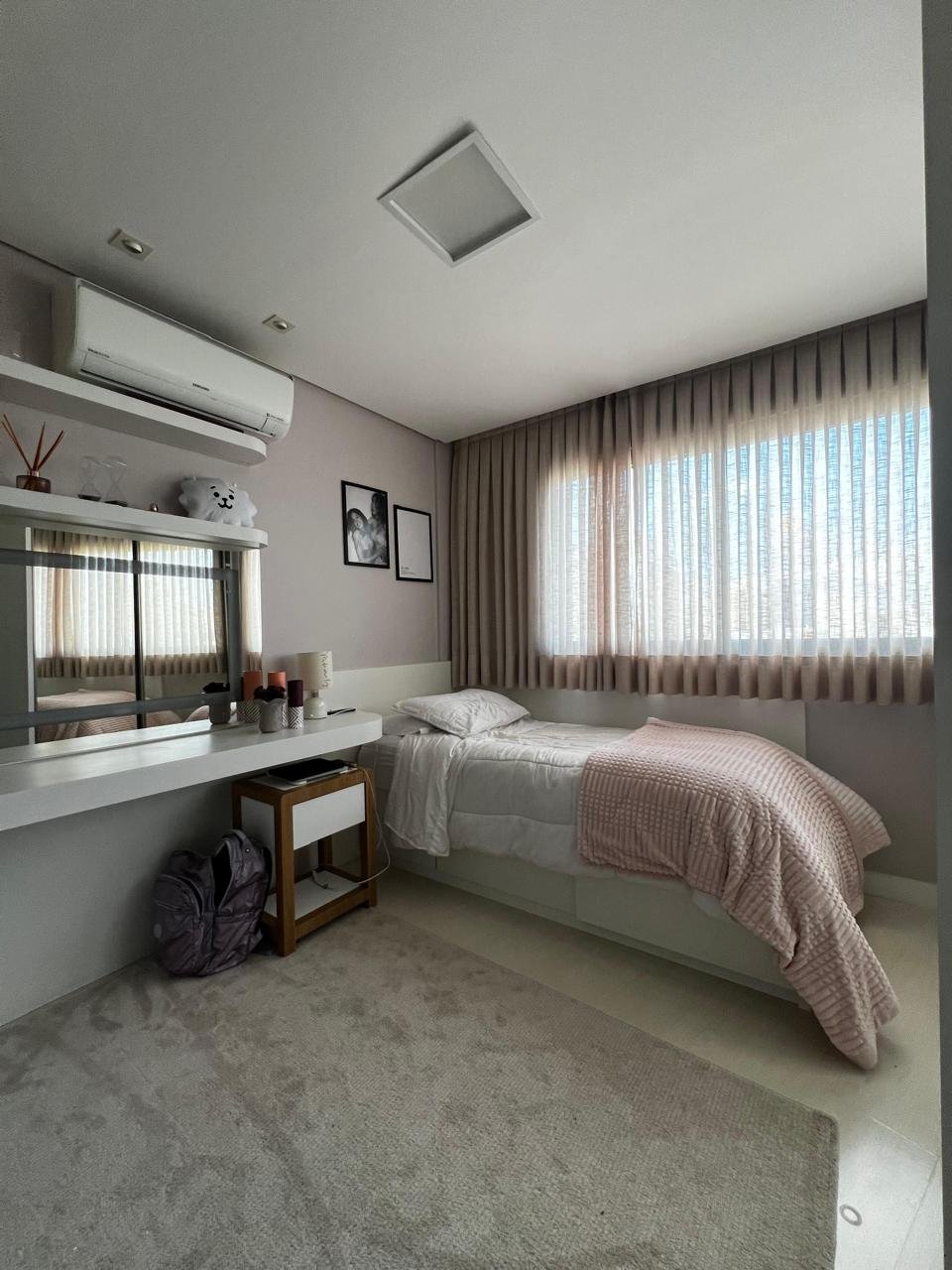 Apartamento semimobiliado no Estreito