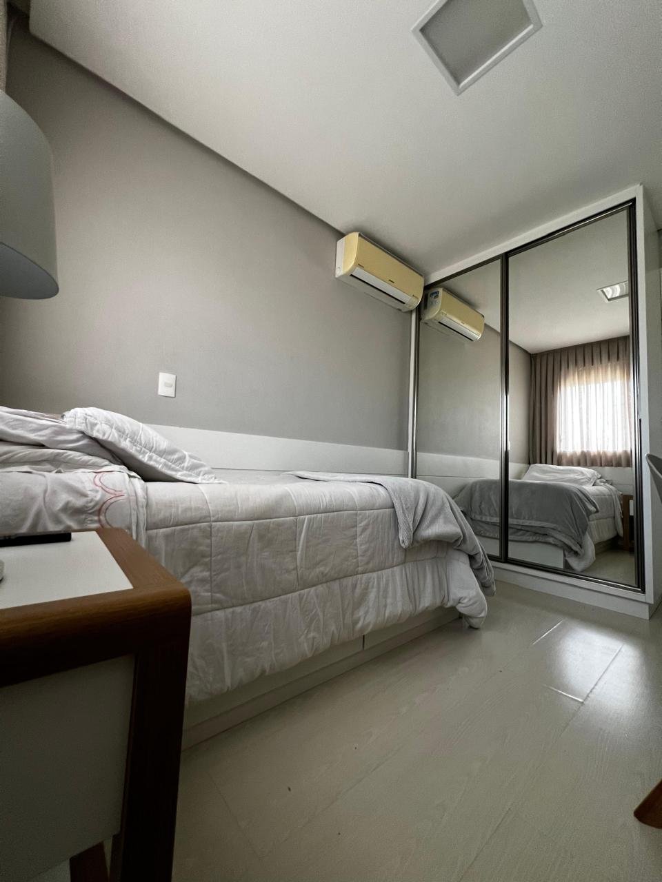 Apartamento semimobiliado no Estreito
