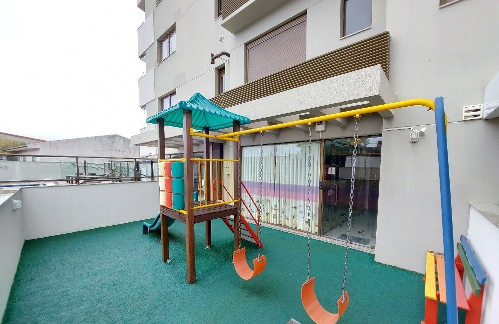 Apartamento semimobiliado no Estreito
