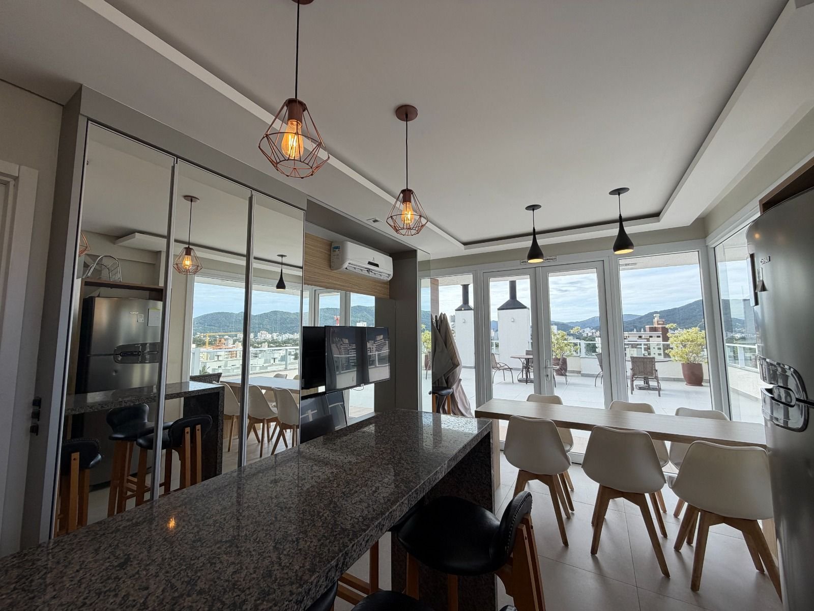 Apartamento 100% mobiliado na Trindade