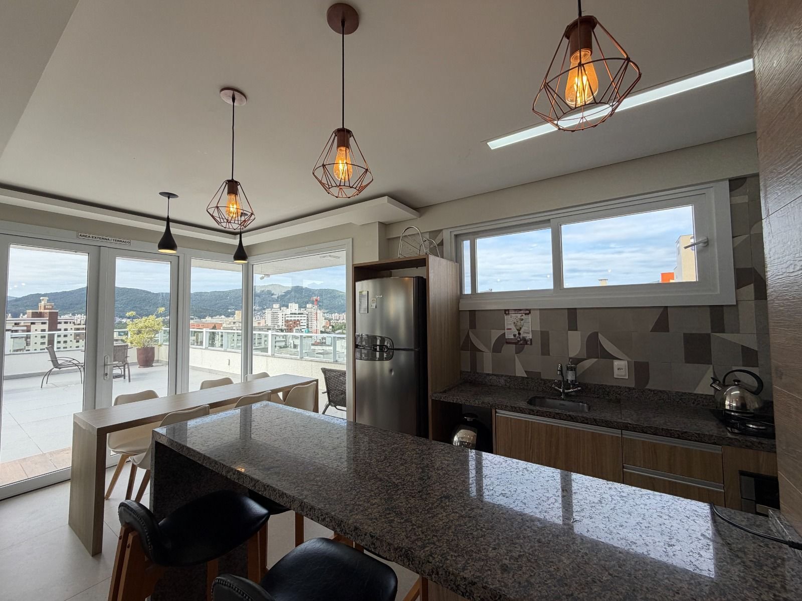 Apartamento 100% mobiliado na Trindade