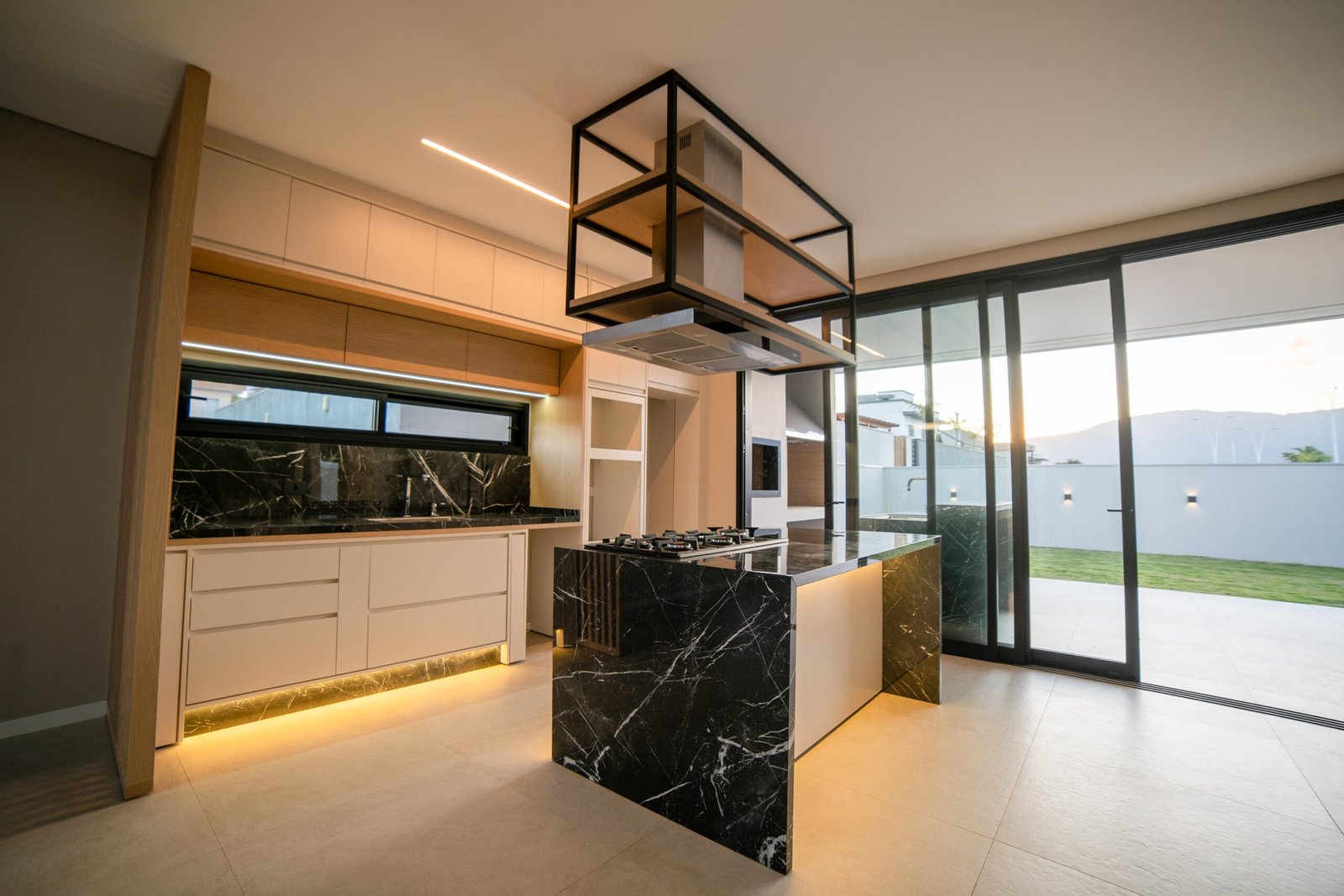 Francês 11- Casa em condomínio fechado em Florianópolis