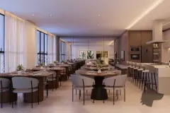 Salão de festas amplo com mesas redondas de madeira, cadeiras brancas e cozinha gourmet equipada ao fundo — In Haus Afonso Pena em Canto, Florianópolis