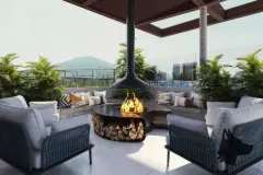 Área de convivência no rooftop com lareira suspensa cônica, sofás ao redor e palmeiras, vista para o morro — Infinite Campeche em Campeche, Florianópolis