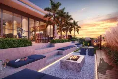 Perspectiva do rooftop do Liv 2460 ao entardecer com fogueira, jardim, palmeiras e vista panorâmica — LIV 2460 Boutique Residence em João Paulo, Florianópolis