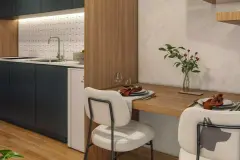 Perspectiva da cozinha compacta com armários azuis e mesa de refeições para dois, ângulo alternativo — Lunáh Blue View em Campeche, Florianópolis