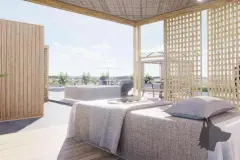 Perspectiva do quiosque de massagem ao ar livre no Maldivas Spa Urbano com mesa de tratamento e terraço — Maldivas SPA Urbano em Ingleses, Florianópolis