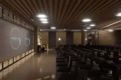 Perspectiva do auditório do Maldivas Spa Urbano com tela de projeção e logotipo do empreendimento — Maldivas SPA Urbano em Ingleses, Florianópolis