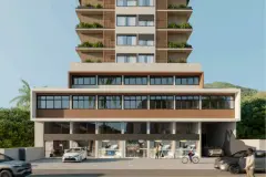 Fachada frontal com lojas no térreo, calçada com pessoas e arborização — Mar do Norte Studios em Ingleses, Florianópolis