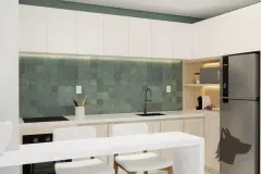 Cozinha com bancada branca, revestimento de azulejo verde musgo em xadrez, ilha com bancos e geladeira inox — Maranello Residence em Balneário, Florianópolis