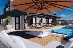 Salão de festas com balcão bar em pedra escura, bancos altos, mesas redondas e lareira decorativa — Maranello Residence em Balneário, Florianópolis