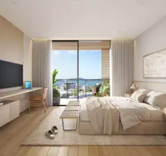 Suíte com cama de casal, TV, escrivaninha e varanda com vista para o mar, ângulo alternativo — Marena em Canasvieiras, Florianópolis